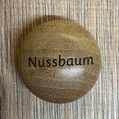 Handschmeichler - Baumkalender - Nussbaum in Geschenkverpackung