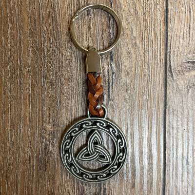 Schlüsselanhänger - keltischer Knoten im Kreis mit geflochtenem Lederband - Keyring