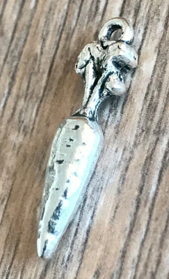 Anhänger - Charm - Karotte/ Möhre - Zinklegierung - Farbe: Silber