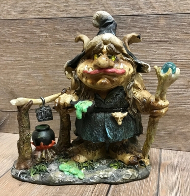 Statue - Troll-Hexe mit Stab und Kessel - coloriert - Ausverkauf