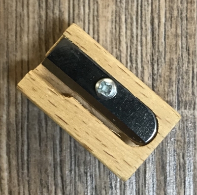 Schreibzeug - Anspitzer/ Spitzer Holz