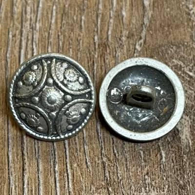 Knopf aus Metall - mit Ornament - bombiert – Öse – 16mm - Ausverkauf