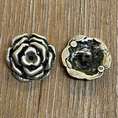 Knopf aus Metall - Blütendesign – Öse – 24mm - altsilber
