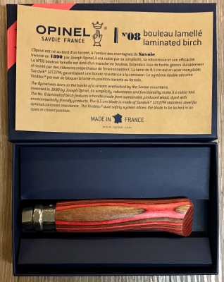 Opinel Rostfrei - Nr. 08 mit 11cm Heftlänge - Birke laminiert rot - 12C27 - in Geschenkbox