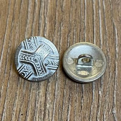 Knopf aus Metall - leicht bombiert mit Ornament, weiß pateniert – Öse – 15mm - Ausverkauf