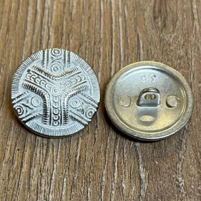 Knopf aus Metall - leicht bombiert mit Ornament, weiß pateniert – Öse – 23mm - Ausverkauf
