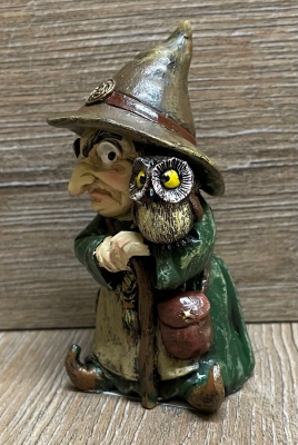 Figur - Lustige Hexe klein - brauner Hut, Eule & Gehstock
