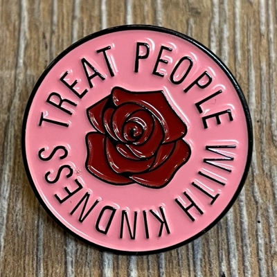 Brosche - Pin - Tread People with kindness - pink