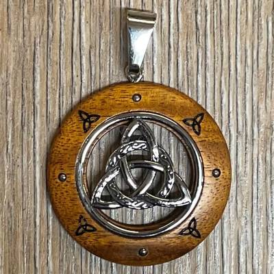 Anhänger - Holz & Edelstahl - Keltischer Knoten Triquetra/ Taliesin in Schmuckbeutel - Wooden Circle