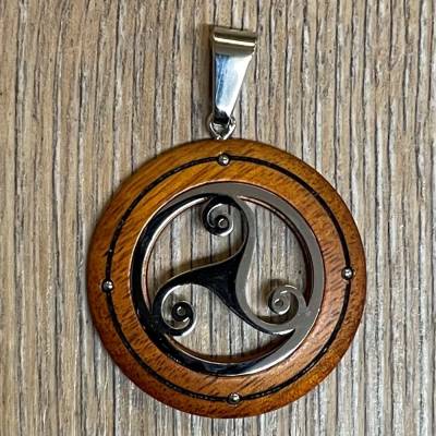 Anhänger - Holz & Edelstahl - Triskele in Schmuckbeutel - Wooden Circle