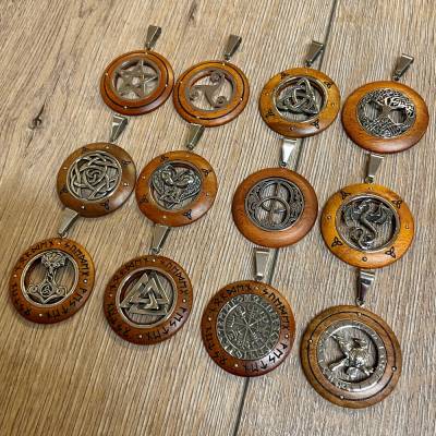 Anhänger - Holz & Edelstahl - Triskele in Schmuckbeutel - Wooden Circle