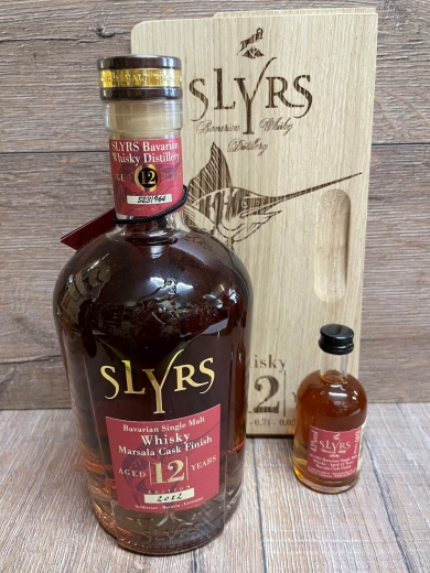 Whisky - Slyrs - Holzblock 12 Jahre 2024 Marsala Cask Finish inkl. 5cl Probe - Whisky mild - 43% - 0,7l - limitiert