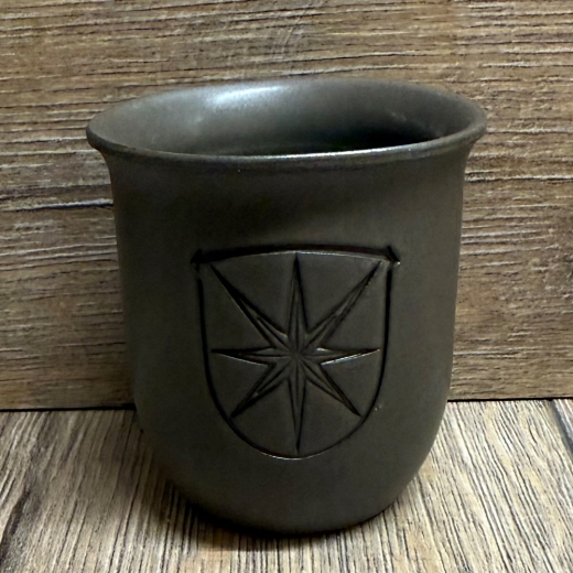 Becher - aus Ton - Weinbecher Bad Wildungen - 0,10l mit Füllstrich - Toledo dunkelbraun Becher - aus Ton - Weinbecher Bad Wildungen - 0,10l mit Füllstrich - Toledo dunkelbraun