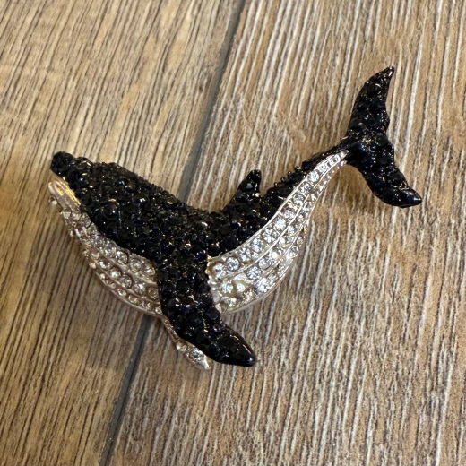 Brosche - Wal schwarz mit Strasssteinen inkl. Öse für Kette - Aetherwelt
