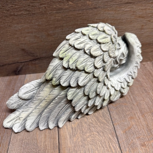Gartenstatue - Engel - liegt im Flügel klein - grau (in & outdoor)