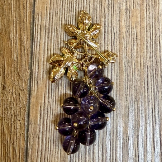 Brosche - Weinrebe/ Trauben mit Strasssteinen - Aetherwelt