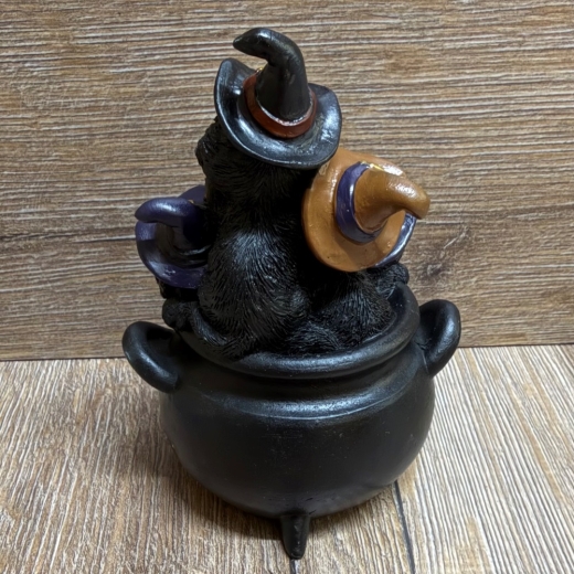 Figur - Lustige Katzen - 5 Hexenkatzen sitzen in Hexen-Kessel - coloriert