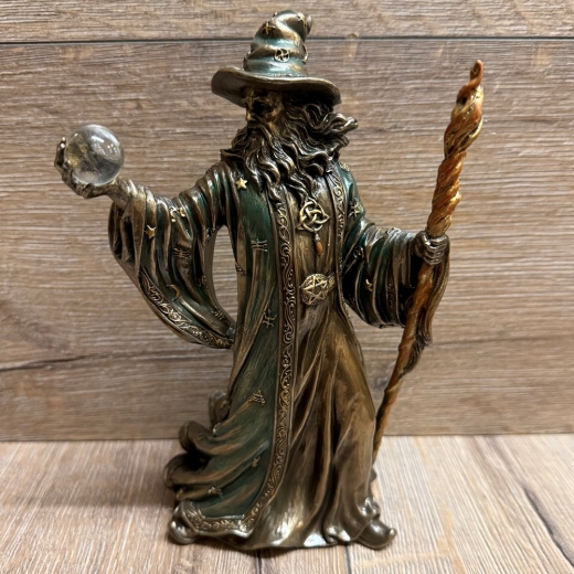 Statue - Merlin Zauberer mit Stab & Glaskugel - bronziert