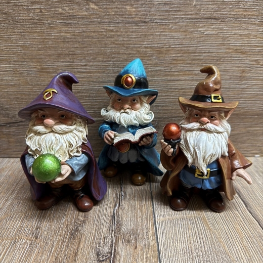 Figur - Mystischer Elfen- Zauberer klein - brauner Hut & Kugel klein - neu