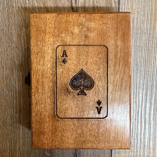 Maritimes - Karten-Box einfach mit As-Gravur inkl. 1 Kartenspiel - Akazien-Holz