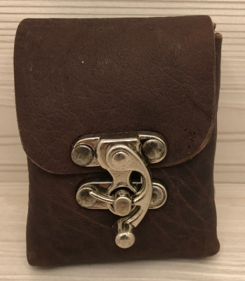 Tasche - Leder - Gürteltasche mit Hakenschließe - braun