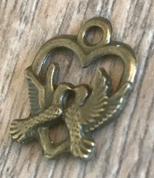 Anhänger - Charm - Herz mit Tauben - Farbe: Antik Bronze