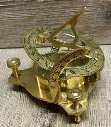 Maritimes - Sonnenuhr - Kompass in Holzbox mit Messing - Ausverkauf