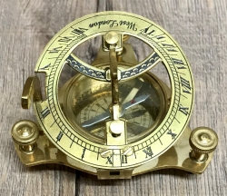 Maritimes - Sonnenuhr - Kompass in Holzbox mit Messing - Ausverkauf