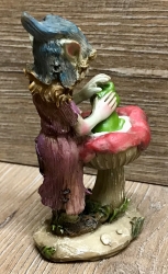 Figur - Pixie spielt mit Tieren - Frosch steht - bunt - Dekoration