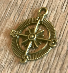 Anhänger - Charm - Windrose - Zinklegierung - Farbe: Antik Bronze