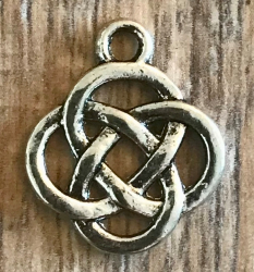 Anhänger - Charm - keltischer Knoten - Zinklegierung - Farbe: Silber