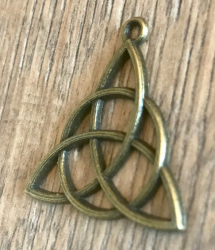 Anhänger - Charm - keltische Triquetra - Zinklegierung -  Farbe: Antik Bronze