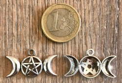 Anhänger - Charm - Dreifache Göttin mit Pentagramm/ Triple Goddess - Farbe: Silber