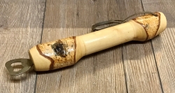 Holz Flaschenöffner - Knüppel lackiert mit Band - Ausverkauf