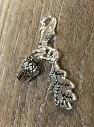 Charm - Eichenblatt & Eichel mit Karabiner - versilbert