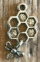 Anhänger - Charm - Bienenwabe mit Biene - Zinklegierung -  silberfarben