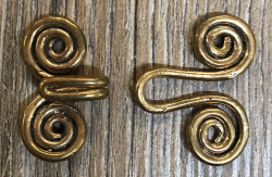 Schließe aus Metall - Gewand - Spirale des Lebens groß - Bronze