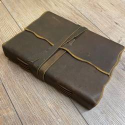 Notizbuch - Diary - Leder mit handgeschöpftem Papier Größe 3 - 18cm x 23cm - 180 Seiten - braun - Handarbeit