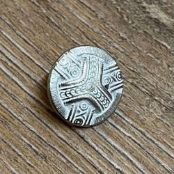 Knopf aus Metall - leicht bombiert mit Ornament, weiß pateniert – Öse – 15mm - Ausverkauf