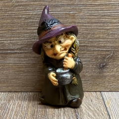 Figur - Lustige Hexe klein - lila Hut & Kessel