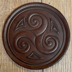 Untersetzer - Leder - Triskele rund - braun - Coaster - Dekoration
