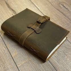Notizbuch - Diary - Leder mit Schnalle & handgeschöpftem Papier Größe 1 - 13cm x 18cm - 200 Seiten - braun - Handarbeit