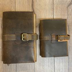 Notizbuch - Diary - Leder mit Schnalle & handgeschöpftem Papier Größe 1 - 13cm x 18cm - 200 Seiten - braun - Handarbeit