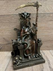 Statue - Hel sitzt auf Thron mit Sichel - nordische Göttin der Unterwelt - Dekoration - Ritualbedarf