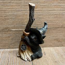 Figur - Lustige Katzen - Hexenkatze klammert an Besen 2-fach sortiert - einzeln - coloriert