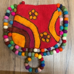 Tasche - Umhängetasche aus Filz Schultergurt aus Filzkugeln - rot