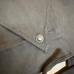Tasche - Baumwolle - Umhängetasche mit dreieckigem Überschlag & Knopf - schwarz