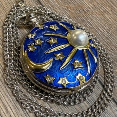 Uhr - Taschenuhr - Größe L - Sonne, Mond & Sterne blau/gold/silber - Quartz - Steampunk