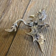 Brosche - Drache klein mit Strasssteinen - rot/ gold - Aetherwelt