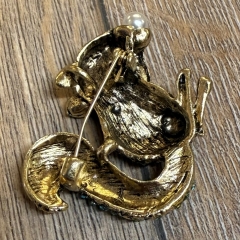 Brosche - Eichhörnchen mit Strasssteinen & Perle inkl. Öse für Kette - Aetherwelt